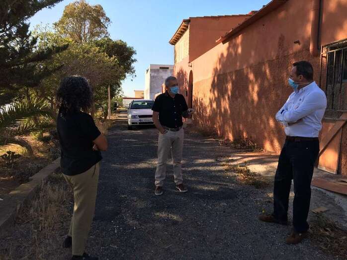 El edil Eloy Santana con representantes vecinales de Piletillas/TA.